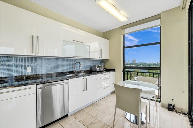 Building Photo - 20281 E Country Club Dr