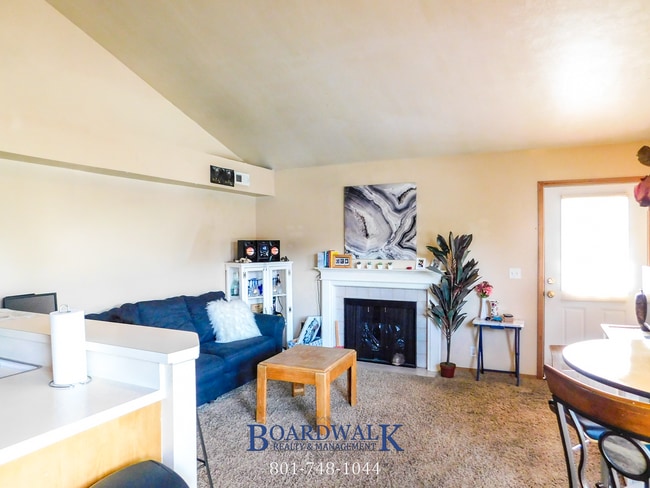 Building Photo - Charming 1-Bedroom Gem