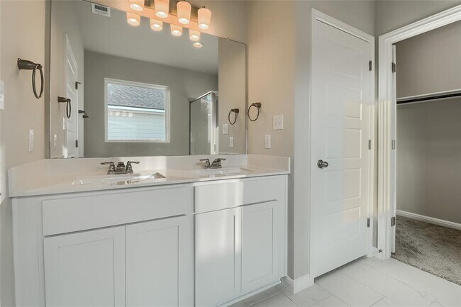 Building Photo - 207 Watercourse Wy