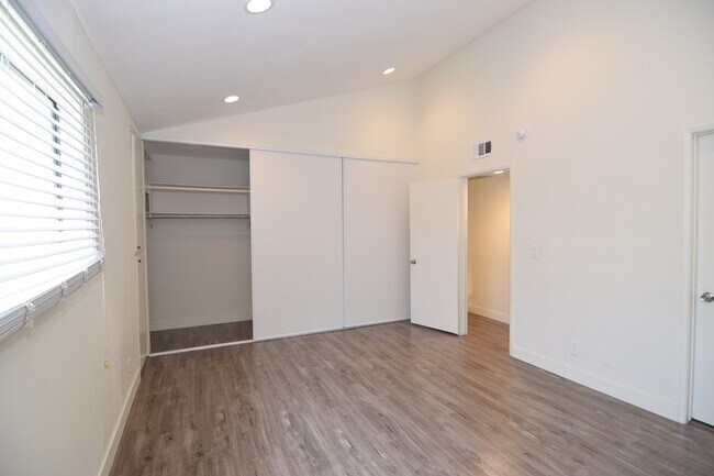 Building Photo - New with a View: This Property is just right for You!