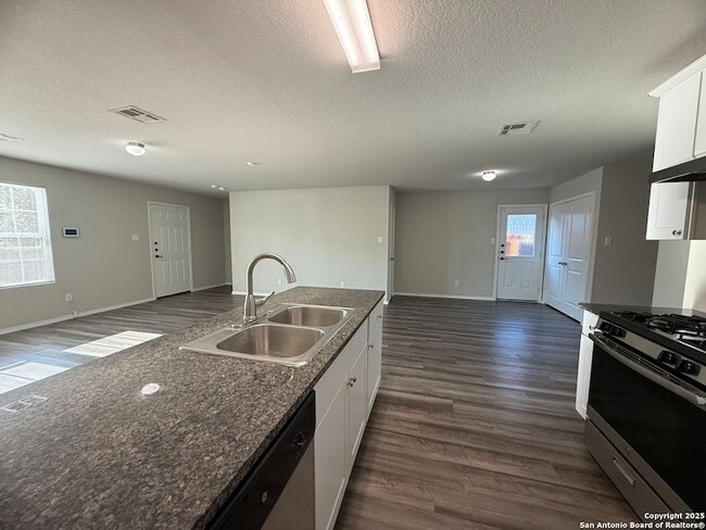 Building Photo - 7734 Nopalitos Cv