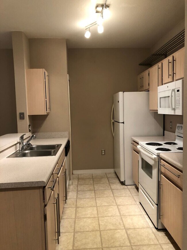 Building Photo - APARTMENT FOR RENT IN THE BEST AREA OF ORLANDO