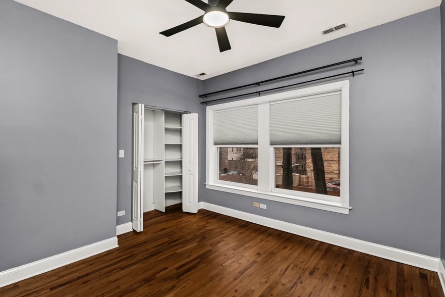 Building Photo - 1323 W Lawrence Ave