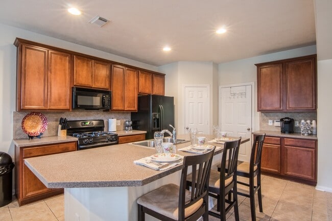 Building Photo - 15 Aquiline Oaks Pl