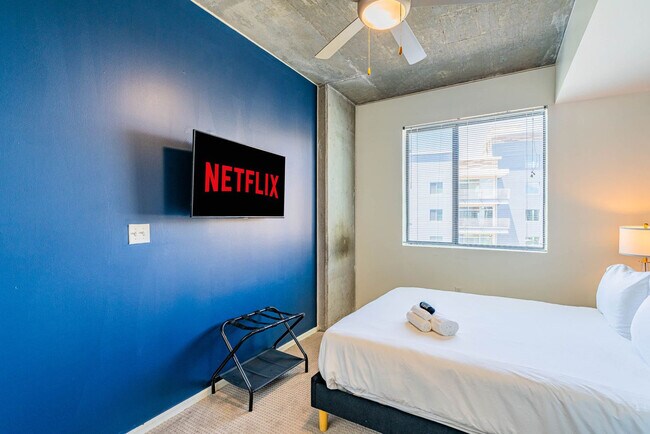 Building Photo - 333 E Roosevelt St