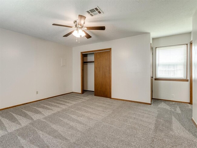 Building Photo - 471 Elm Ave