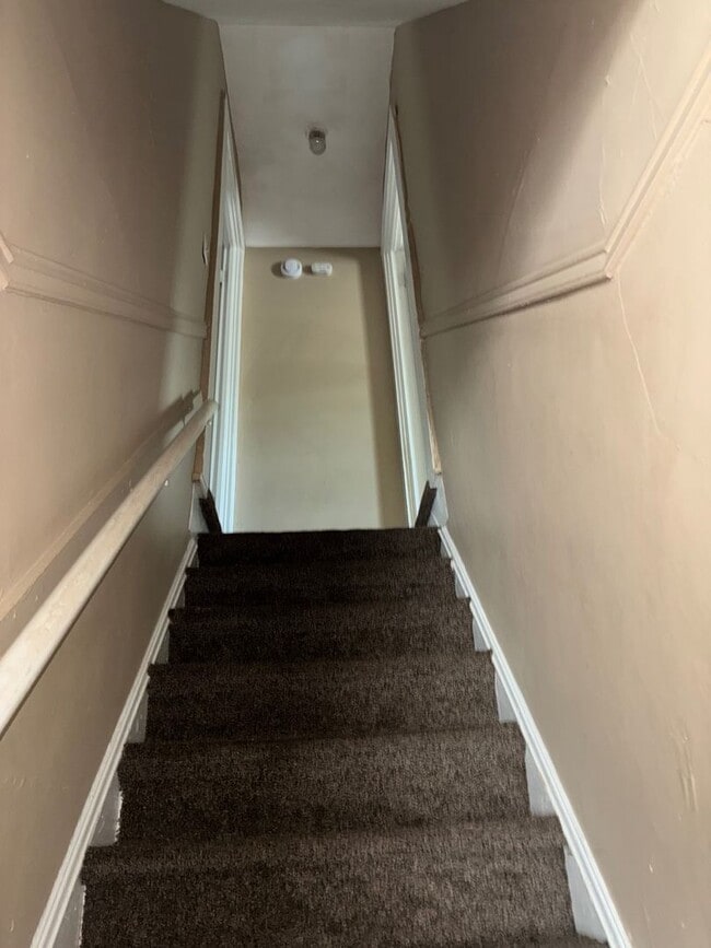 Building Photo - Charming 3-Bedroom Property in Prime Location