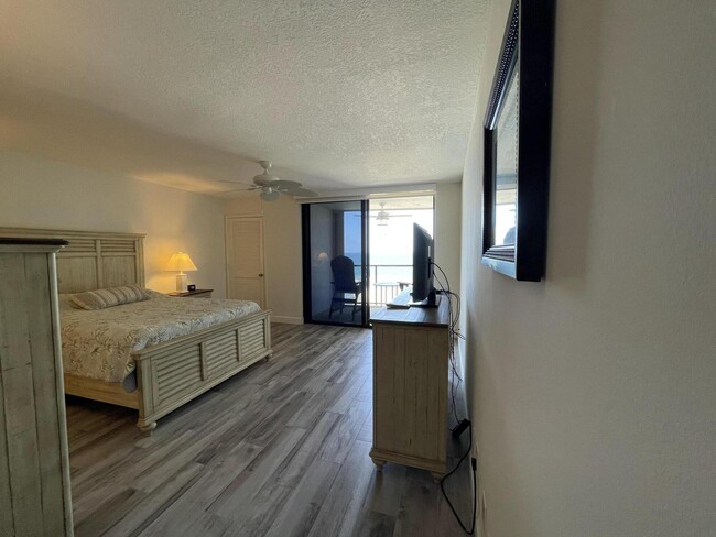 Building Photo - 355 S Ocean Dr
