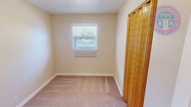Building Photo - OREGON CITY / DEPOSIT FREE MOVE IN WITH OB...