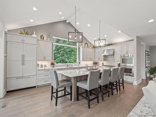 Building Photo - 3511 Lakecrest Dr