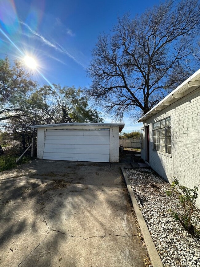Building Photo - COMING MAY 2026! Charming 4-Bedroom Home + Huge Lot!