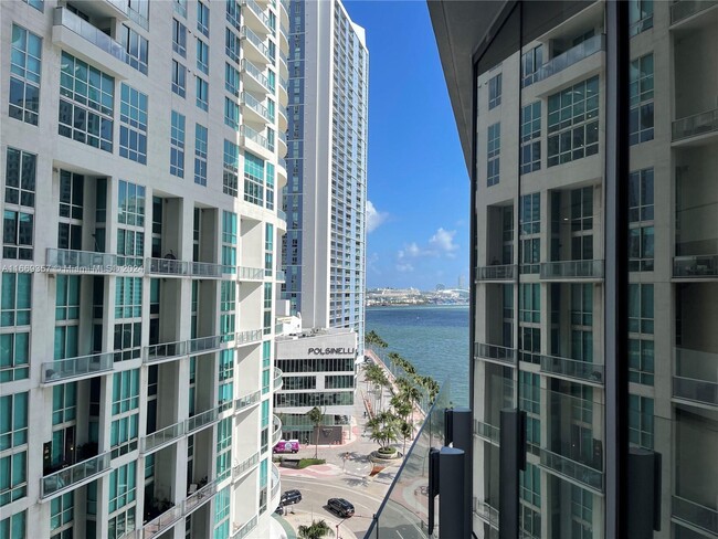 Primary Photo - 300 Biscayne Blvd Way