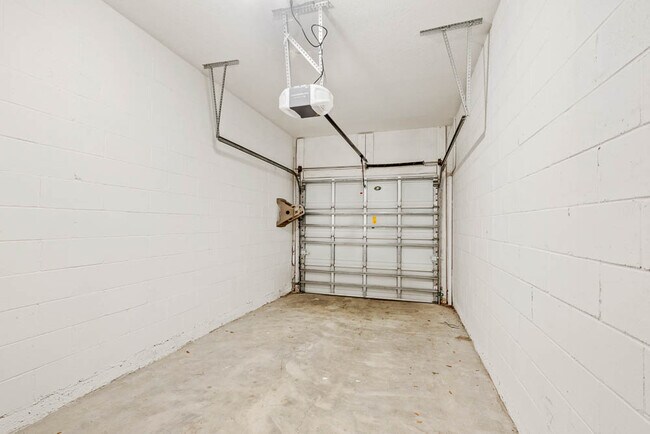 Building Photo - 12301 Kernan Forest Blvd