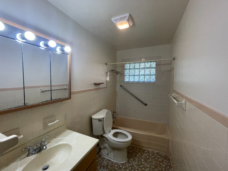 Building Photo - 1302 E Mumford Dr