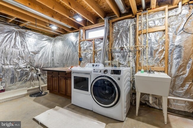 Building Photo - 9343 Morning Walk Dr