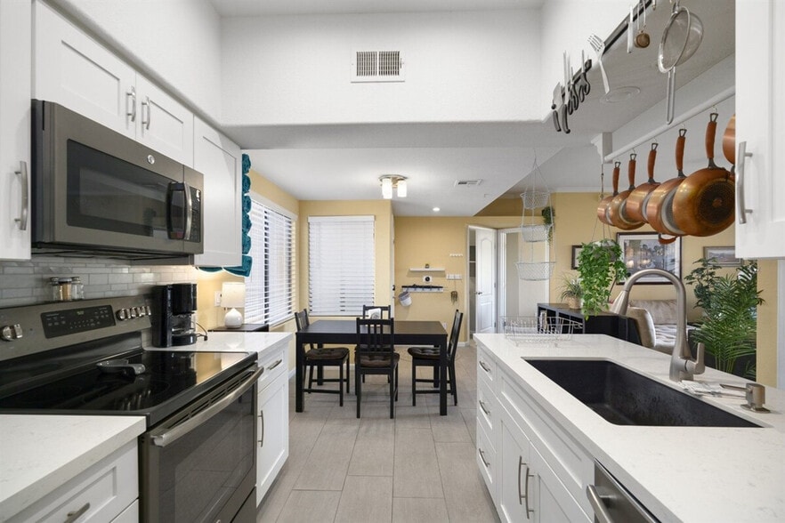 Building Photo - 10401 N Saguaro Blvd