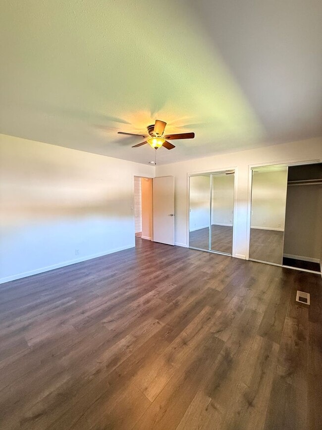 Building Photo - Beautiful 3 Bedroom, 2 Bathroom Rogue River Rental