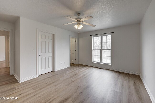 Building Photo - 301 W Briarbrook Ln