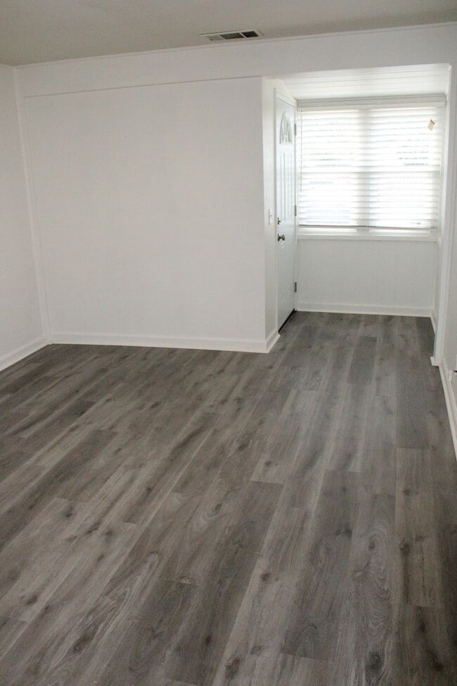 Building Photo - 2 Bedroom, 1 Bathroom Single Story House in Antioch with Garage and Side Yard Access