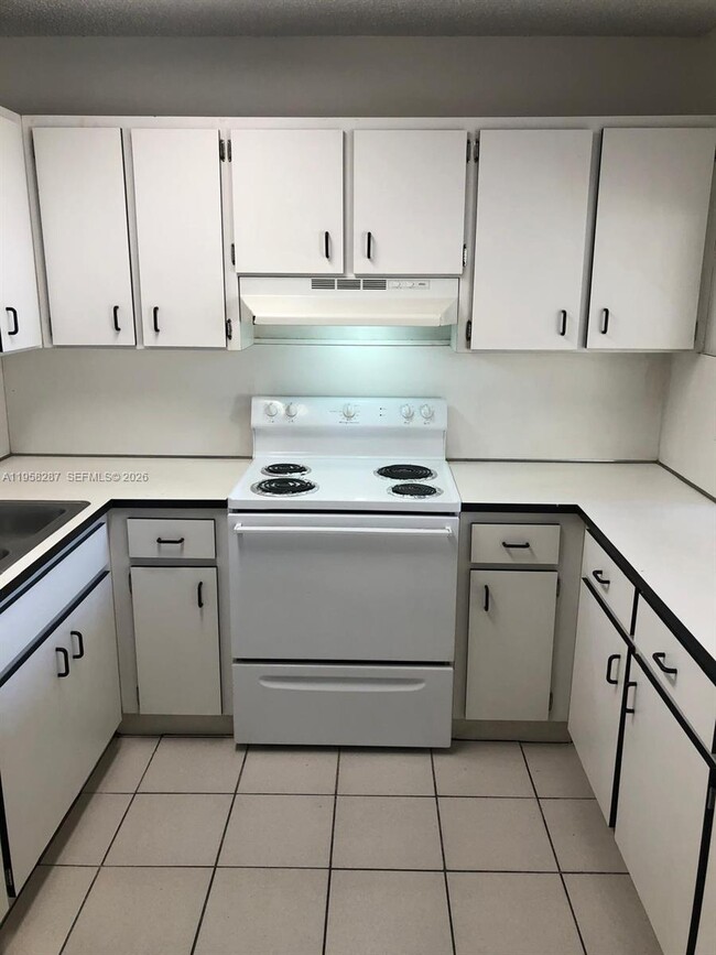 Building Photo - 370 E 34th St