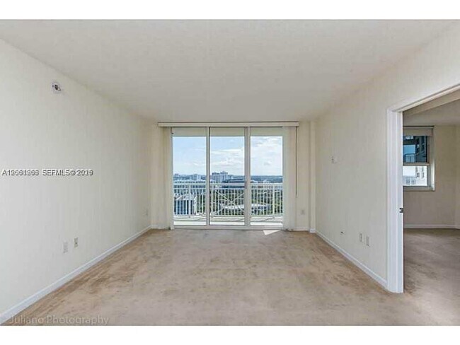 Building Photo - 19501 W Country Club Dr