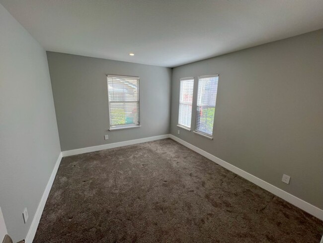 Building Photo - 1654 Lone Oak Trail