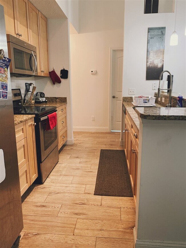 Building Photo - 209 7th Ln