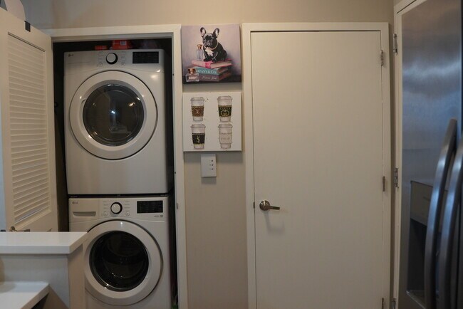 Building Photo - 500 S Center St