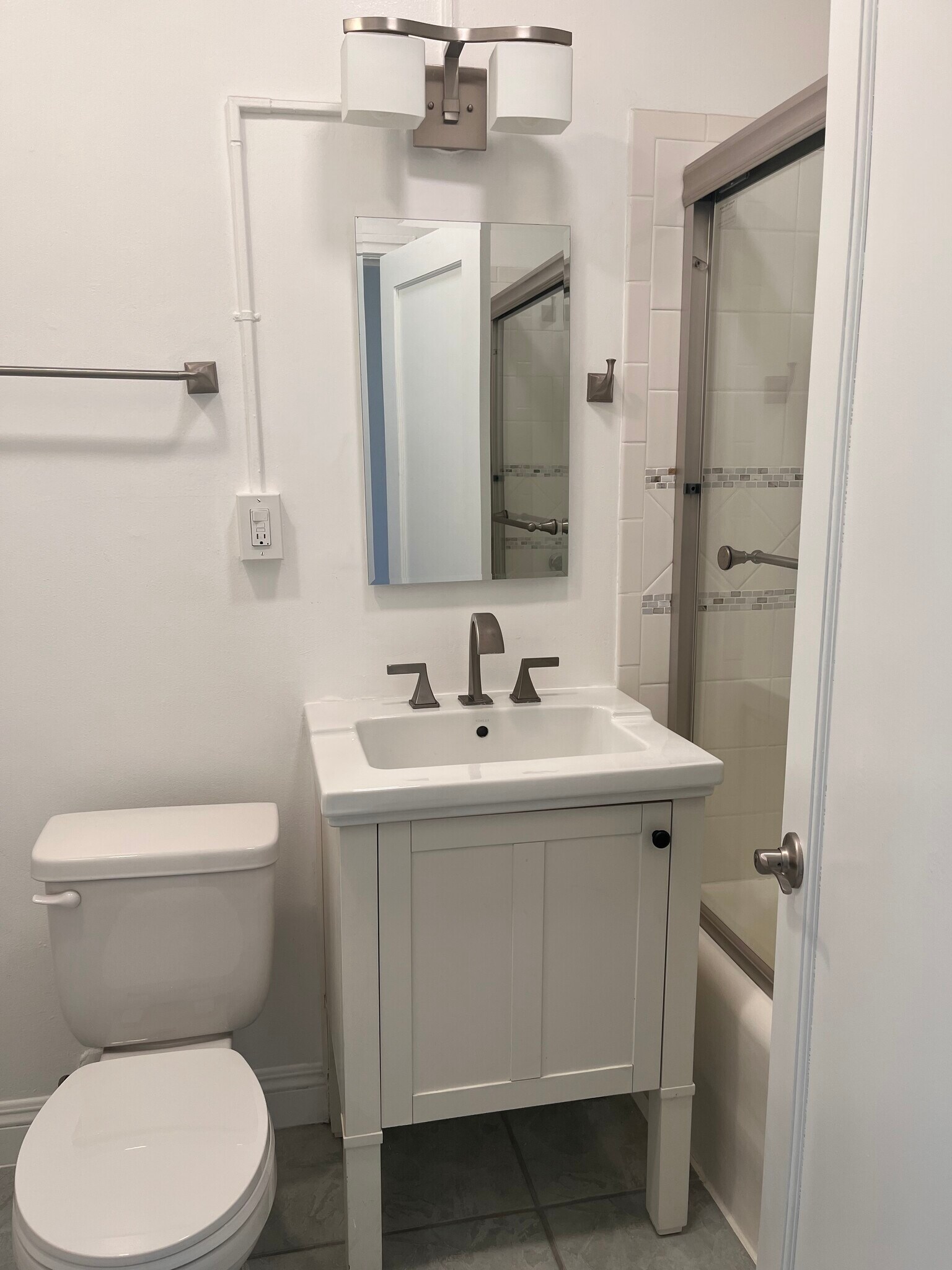 Building Photo - 3005 Main St