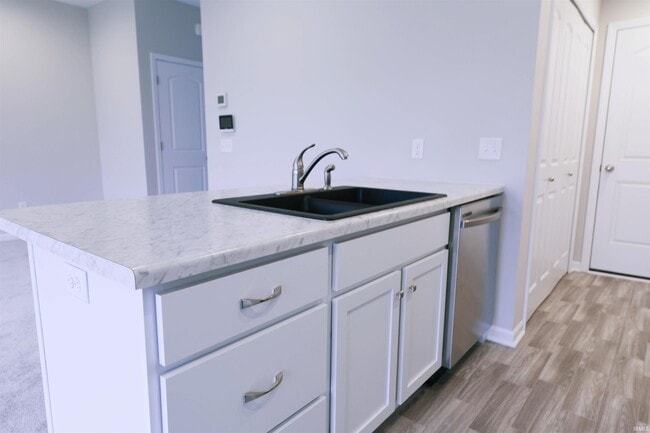 Building Photo - 3589 Canal Square Dr