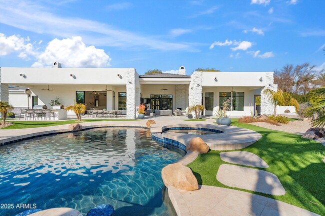 Building Photo - 7610 N Mockingbird Ln