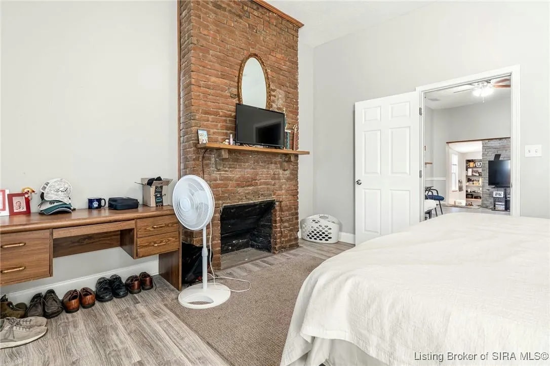 bedroom 1 - 531 E Chestnut St