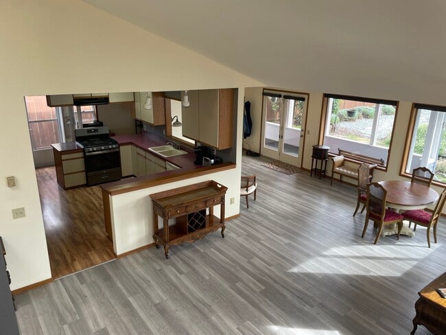 Building Photo - Windmill Heights Home With Community Beach...