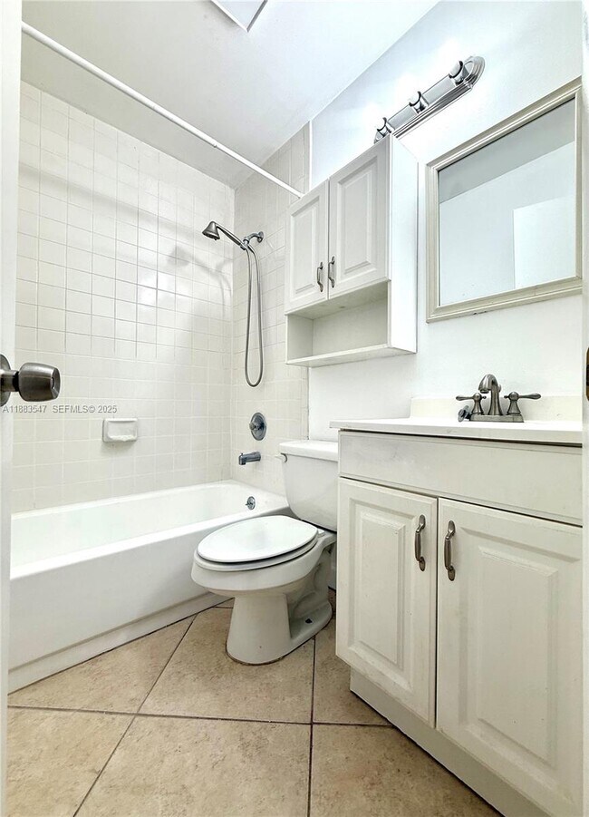 Building Photo - 3032 Coral Ridge Dr