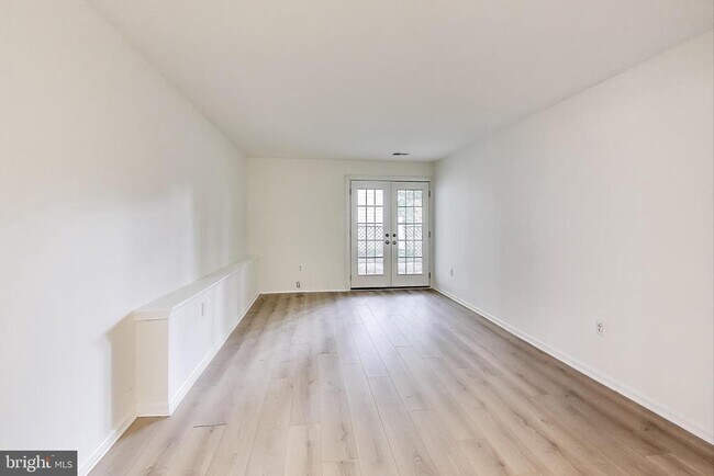 Building Photo - 13063 Shadyside Ln