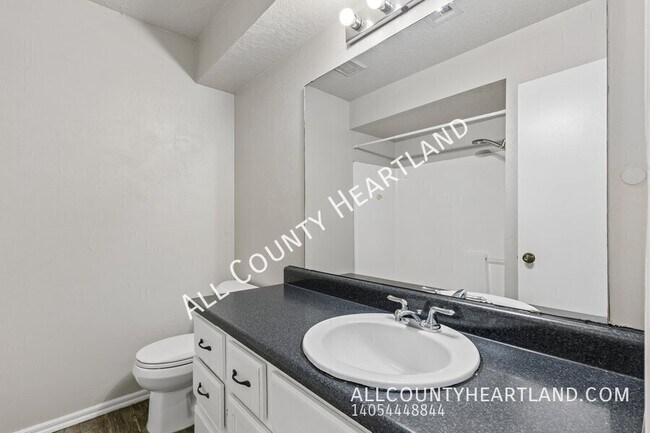 Building Photo - 709 Stonecroft Cir