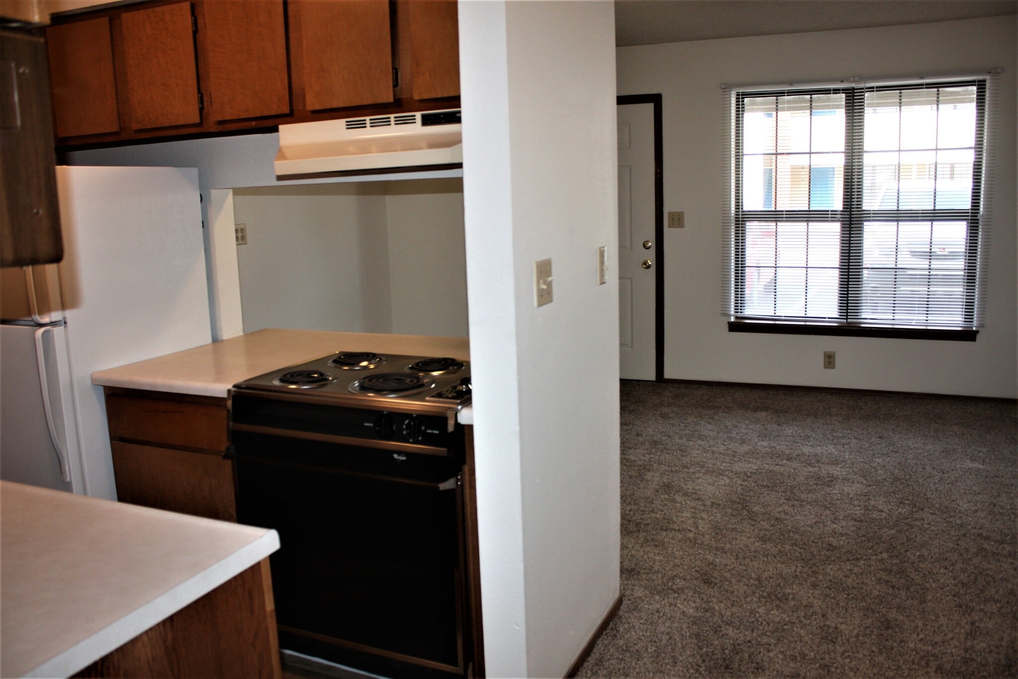 Kitchen - 415 S Haverhill Rd