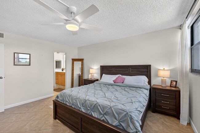 Building Photo - 336 Golfview Rd