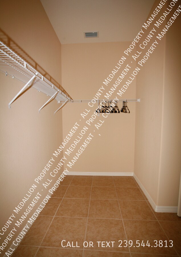 Building Photo - 11070 Esteban Dr