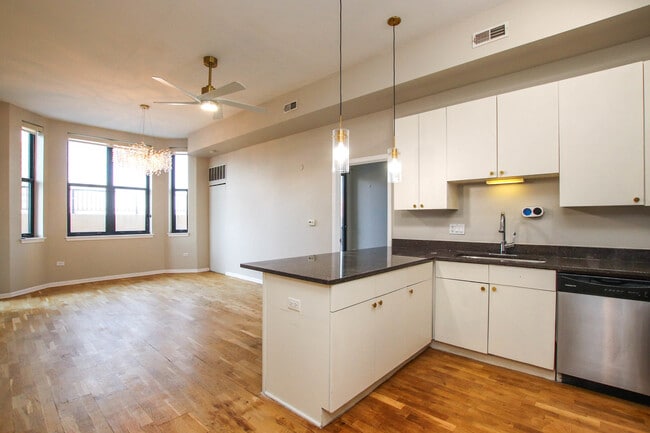 Building Photo - 1464 S Michigan Ave