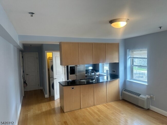 Building Photo - 70 S Munn Ave