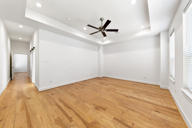 Building Photo - 1127 E 23rd St