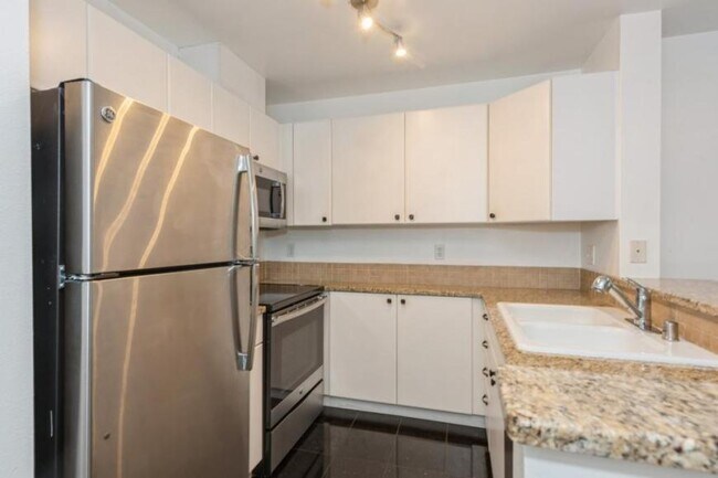Building Photo - 1 bedroom in Seattle WA 98109