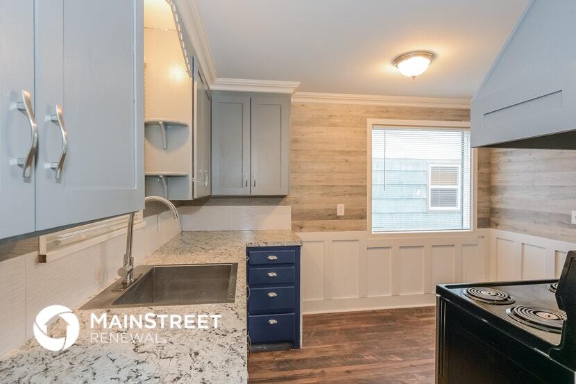 Building Photo - 724 5 St SE