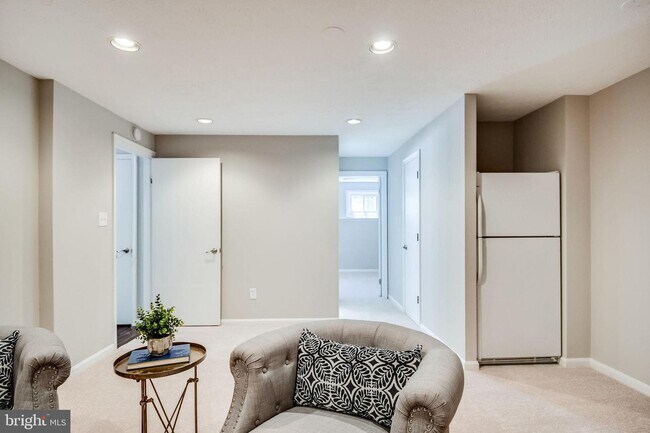Building Photo - 5415 Helm Ct