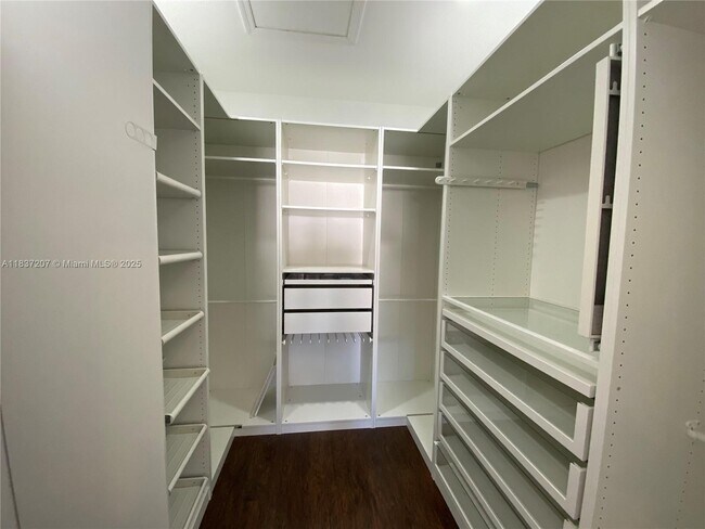 Building Photo - 343 NE 37th Terrace