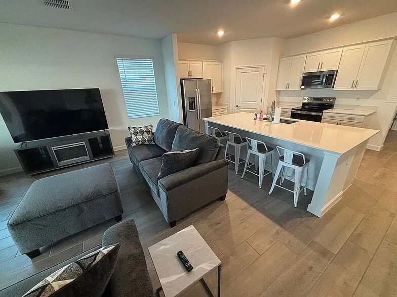 Building Photo - 8256 Shore Lake Dr