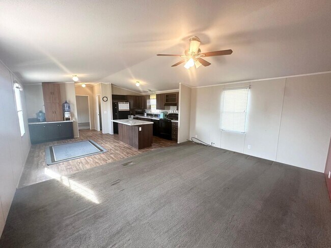 Building Photo - 3 Bedroom 2 Bathroom Ready to Rent