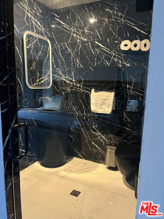 Building Photo - 643 N Vista St