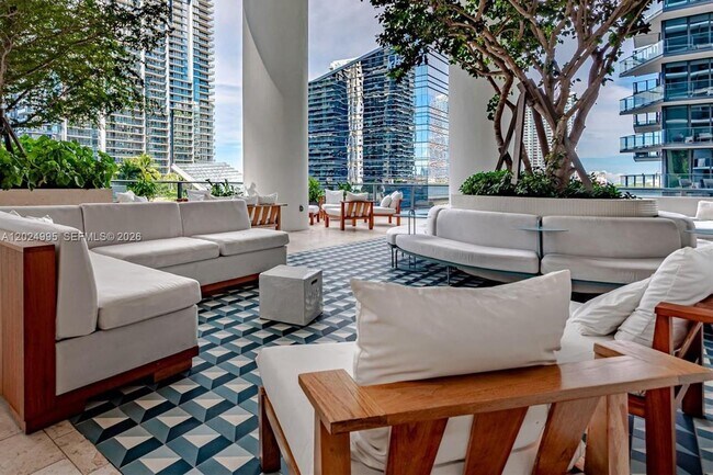 Building Photo - 801 S Miami Ave